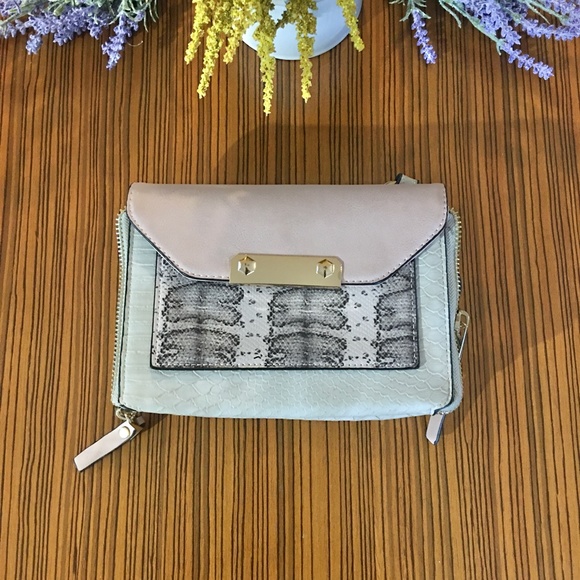Aldo Handbags - ‼️SOLD‼️Aldo Pink & Beige Crossbody Purse